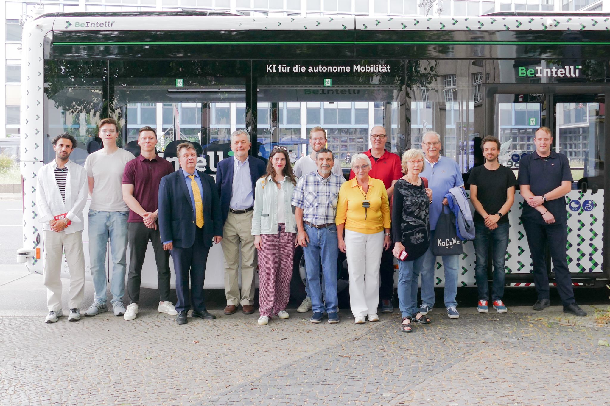 VDI unterwegs im BeIntelli Erklärbus